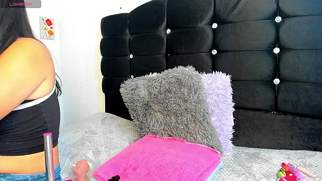 Dulce1 sofia01 online show from 11-26-25, 02:51