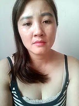 Snapshot of Little-Red123 chatting on 11-27-25, 06:48 Little-Red123 online show from 11-27-25, 06:48