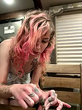 Snapshot of needlefaceUwU chatting on 11-15-25, 12:41 needlefaceUwU online show from 11-15-25, 12:41