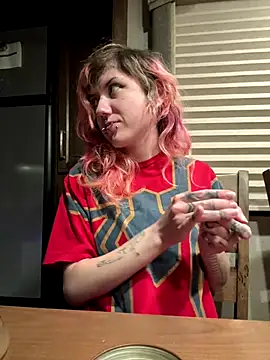 Snapshot of needlefaceUwU chatting on 11-22-25, 08:35 needlefaceUwU online show from 11-22-25, 08:35