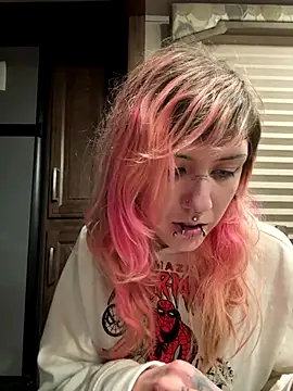 Snapshot of needlefaceUwU chatting on 11-23-25, 01:05 needlefaceUwU online show from 11-23-25, 01:05