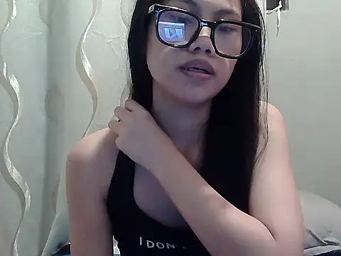Snapshot of VelvetCharm_pinay chatting on 12-03-25, 11:47 VelvetCharm pinay online show from 12-03-25, 11:47