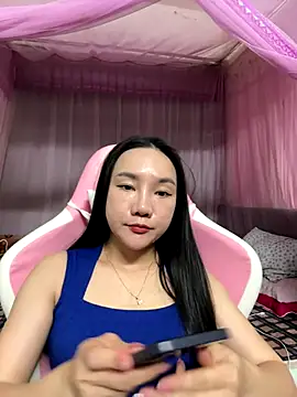 Snapshot of dusi-cute chatting on 12-15-25, 12:59 dusi-cute online show from 12-15-25, 12:59