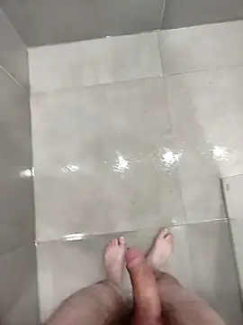 Snapshot of zaginiony1122 chatting on 11-17-25, 08:25 zaginiony1122 online show from 11-17-25, 08:25