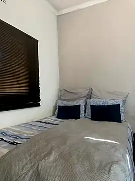 Snapshot of Boytoy_BigD chatting on 11-23-25, 02:06 Boytoy BigD online show from 11-23-25, 02:06