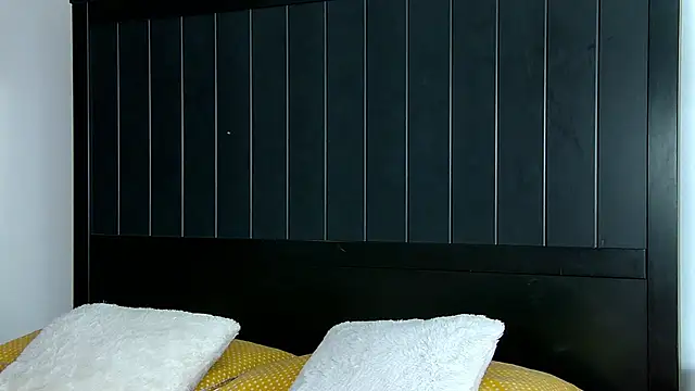 Snapshot of TaliaRoss chatting on 11-26-25, 08:32 TaliaRoss online show from 11-26-25, 08:32