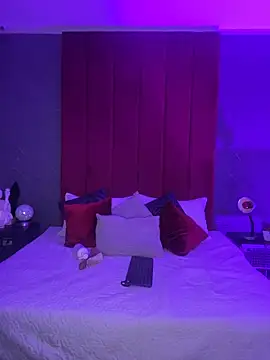 GinebraBelucci online show from 11-18-25, 02:17