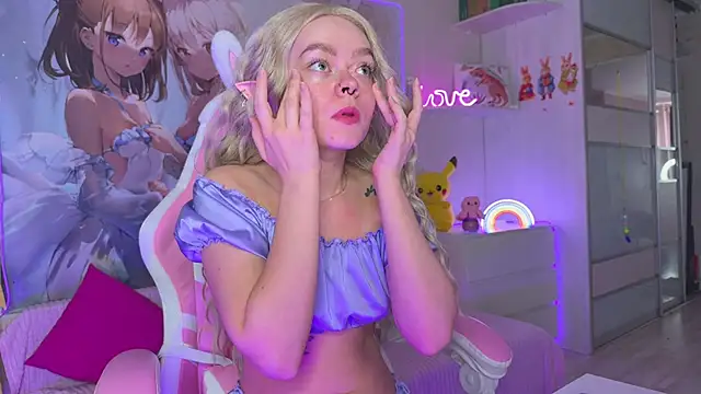 CheekySashaCharm online show from 04-04-26, 05:49