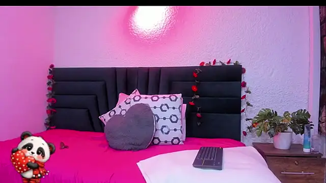 VictoriaRouge  online show from 02-15-26, 04:31