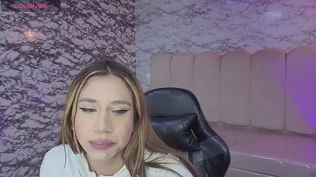 Evy Luxx v online show from 02-08-26, 03:43