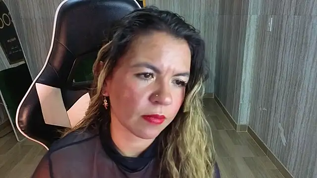 Snapshot of paula_lorens_t1_ chatting on 11-20-25, 03:07 paula lorens t1 online show from 11-20-25, 03:07