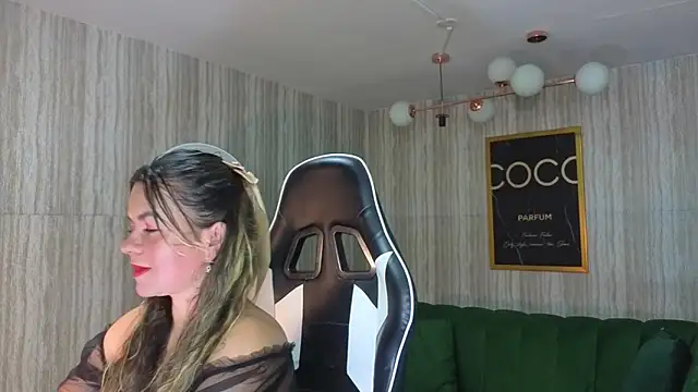 Snapshot of paula_lorens_t1_ chatting on 11-21-25, 02:32 paula lorens t1 online show from 11-21-25, 02:32