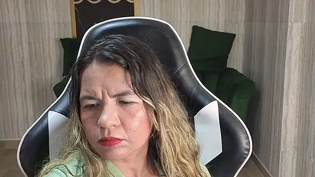 Snapshot of paula_lorens_t1_ chatting on 11-24-25, 03:06 paula lorens t1 online show from 11-24-25, 03:06