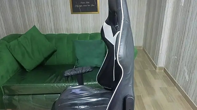 Snapshot of paula_lorens_t1_ chatting on 11-28-25, 03:09 paula lorens t1 online show from 11-28-25, 03:09