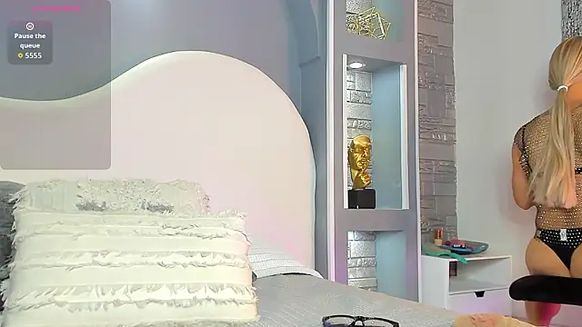 Valentino moretti online show from 02-03-26, 12:10