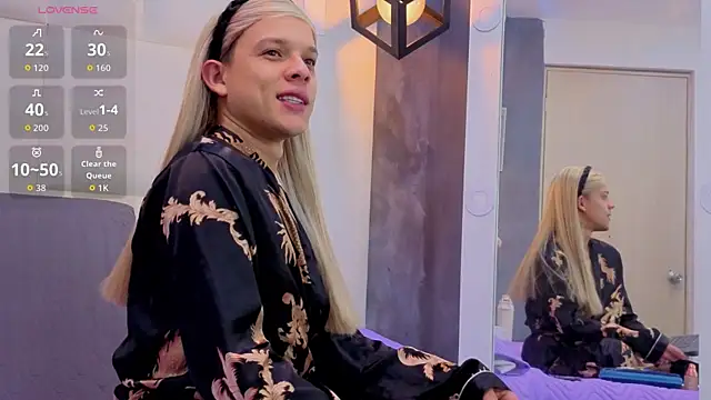 Valentino moretti online show from 04-17-26, 12:30