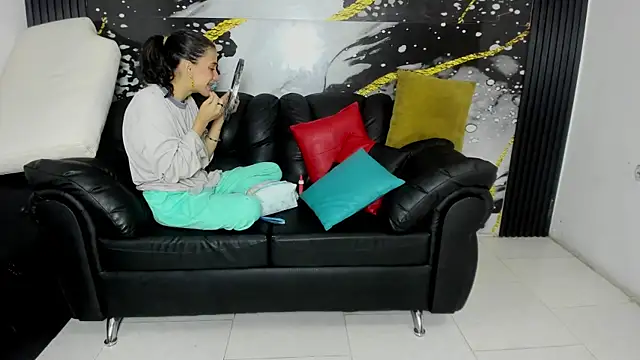 Reallyhotsexx333 online show from 01-13-26, 01:11