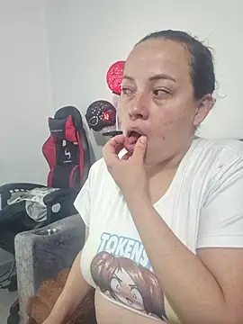 Snapshot of Rouse_hot_ chatting on 11-15-25, 11:40 Rouse hot online show from 11-15-25, 11:40