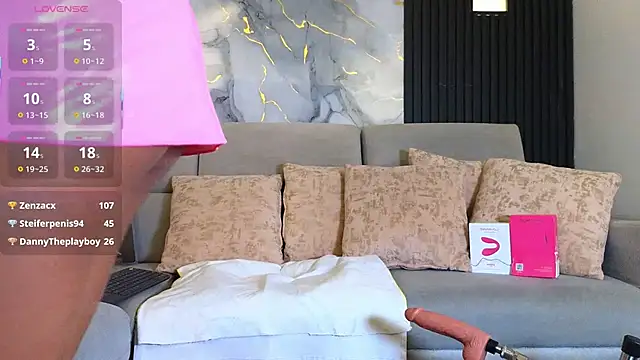 Snapshot of zendayavg chatting on 11-21-25, 11:42 zendayavg online show from 11-21-25, 11:42