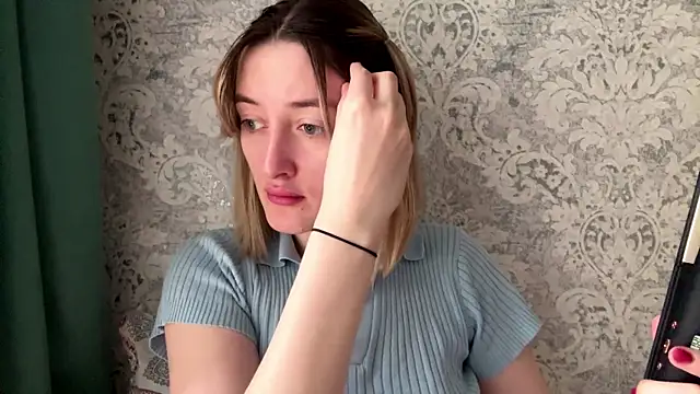 Emily lyy online show from 12-22-25, 08:11