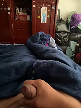 Snapshot of cris1122 chatting on 02-16-26, 01:29 cris1122 online show from 02-16-26, 01:29