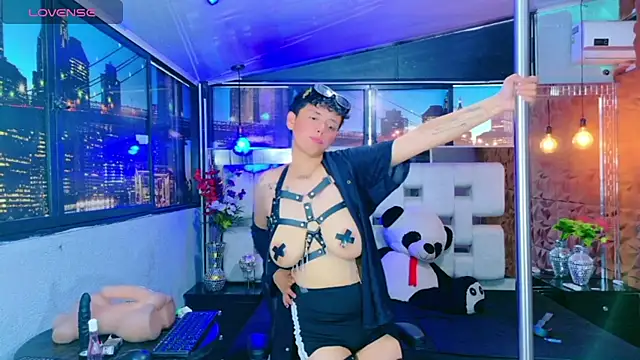 Snapshot of lunabustygirl chatting on 11-21-25, 02:49 lunabustygirl online show from 11-21-25, 02:49