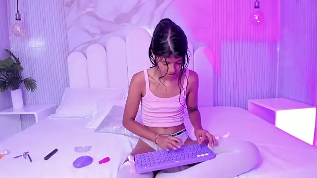 Snapshot of arietta_skinny chatting on 06-26-26, 03:05 arietta skinny online show from 06-26-26, 03:05