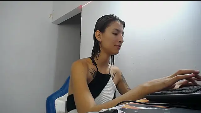 Hot play18 online show from 02-19-26, 09:33