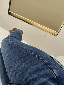 Snapshot of priya2505 chatting on 11-25-25, 08:14 priya2505 online show from 11-25-25, 08:14