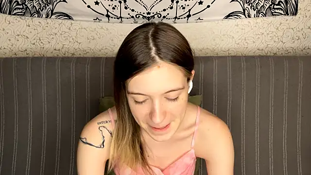 Snapshot of MiriamDongo chatting on 11-21-25, 01:10 MiriamDongo online show from 11-21-25, 01:10