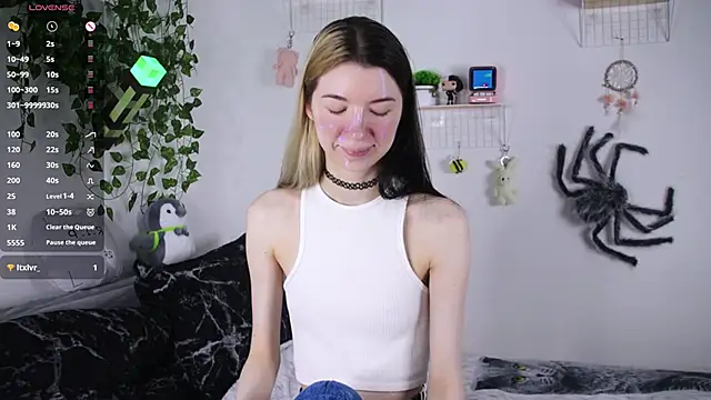 Snapshot of Emmie_shy chatting on 11-22-25, 12:48 Emmie shy online show from 11-22-25, 12:48