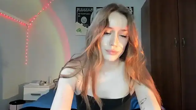 tinyglow online show from 03-03-26, 09:42