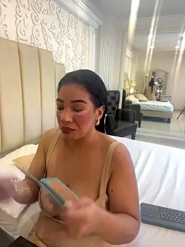 IvannaClaire online show from 12-17-25, 12:33