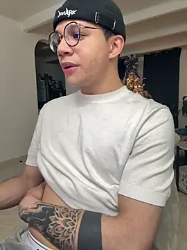 Snapshot of MarcoKostov chatting on 11-21-25, 02:43 MarcoKostov online show from 11-21-25, 02:43