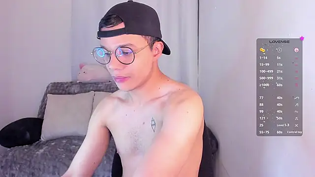 Snapshot of MarcoKostov chatting on 12-14-25, 08:35 MarcoKostov online show from 12-14-25, 08:35