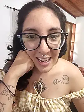 Snapshot of Melinerd chatting on 11-28-25, 05:15 Melinerd online show from 11-28-25, 05:15