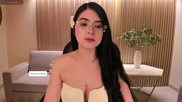 Snapshot of HaileyRoss_ chatting on 06-23-26, 01:58 HaileyRoss online show from 06-23-26, 01:58