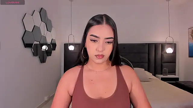 Snapshot of SophieLanne chatting on 05-21-26, 04:19 SophieLanne online show from 05-21-26, 04:19