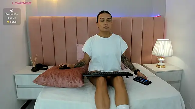 Snapshot of Anita_wood chatting on 11-21-25, 09:46 Anita wood online show from 11-21-25, 09:46