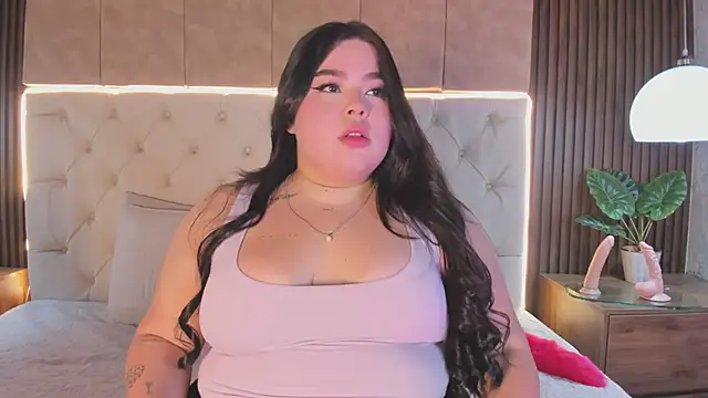 Snapshot of Martina_croww chatting on 11-21-25, 03:05 Martina croww online show from 11-21-25, 03:05