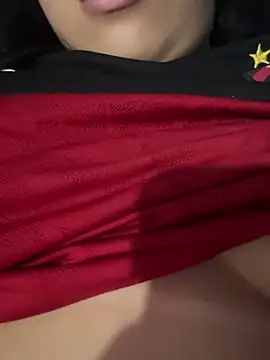 Snapshot of Larissa_xxe chatting on 11-29-25, 01:19 Larissa xxe online show from 11-29-25, 01:19