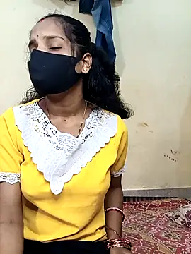 Snapshot of Desi_Hot_Queen chatting on 11-25-25, 03:06 Desi Hot Queen online show from 11-25-25, 03:06