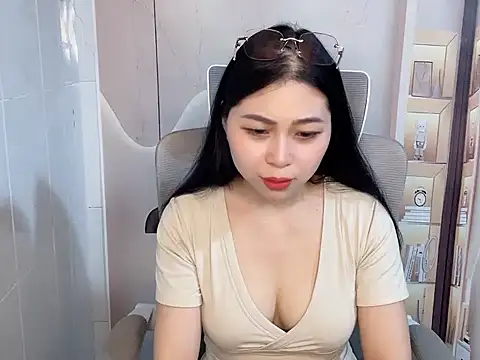 Lousii online show from 04-13-26, 01:49