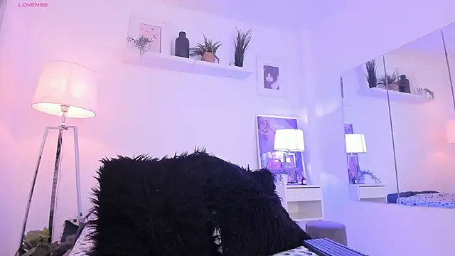 Miluu dh online show from 12-18-25, 02:34