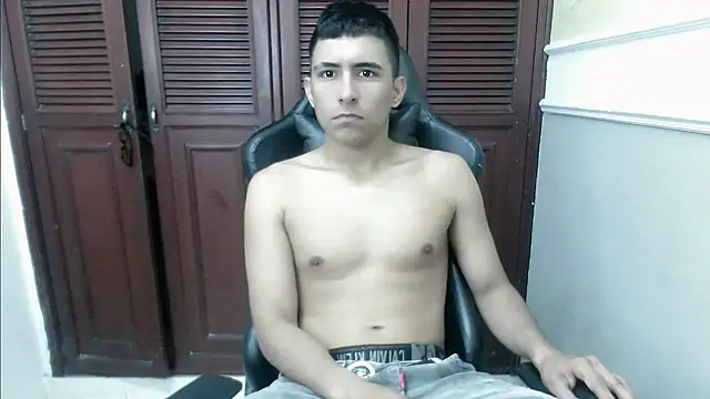 Snapshot of dannyt_hot chatting on 11-19-25, 12:27 dannyt hot online show from 11-19-25, 12:27