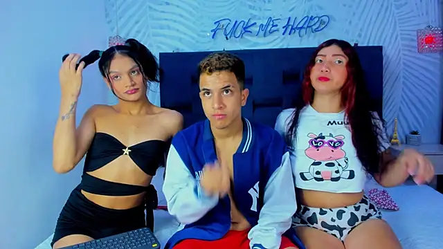 Snapshot of TrioPecadoVIP chatting on 12-02-25, 06:19 TrioPecadoVIP online show from 12-02-25, 06:19