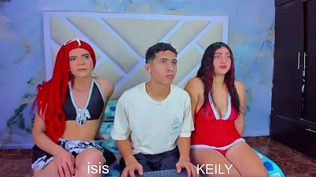 Snapshot of TrioPecadoVIP chatting on 12-21-25, 06:20 TrioPecadoVIP online show from 12-21-25, 06:20