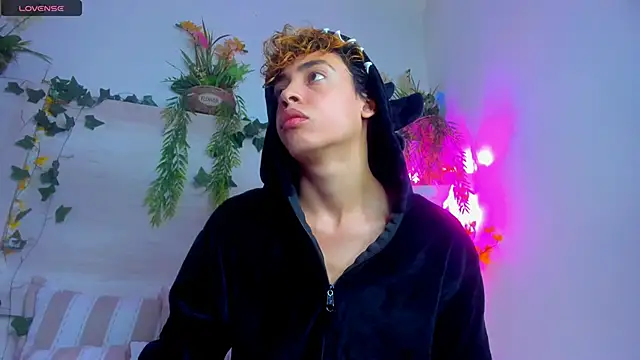 Twinkk Guy online show from 11-23-25, 02:00