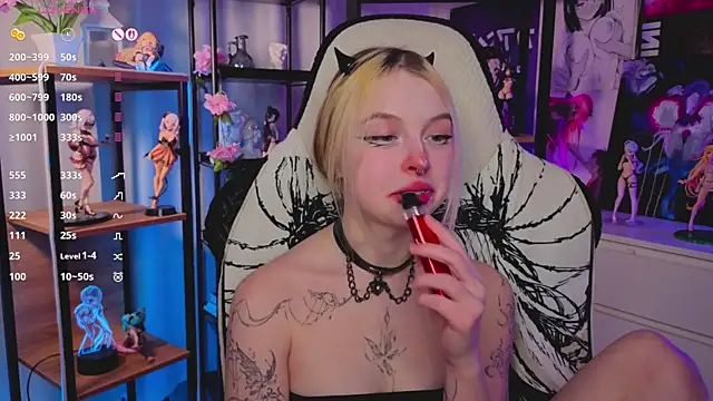 Snapshot of ElvenQueen chatting on 11-29-25, 04:21 ElvenQueen online show from 11-29-25, 04:21