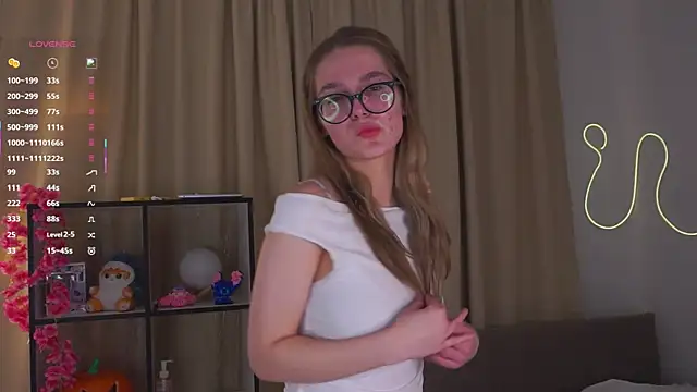 Snapshot of DidiCharm chatting on 11-25-25, 10:43 DidiCharm online show from 11-25-25, 10:43